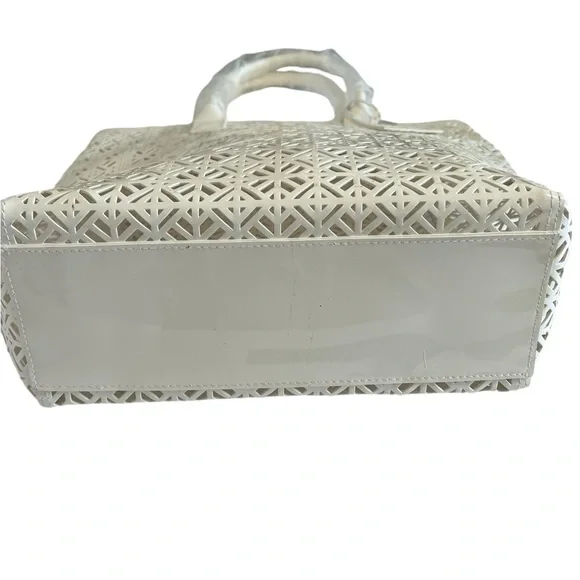 TORY BURCH White Off-White Laser Cut Designer Tote Shopper Pool Bag NWOT - Picture 4 of 13